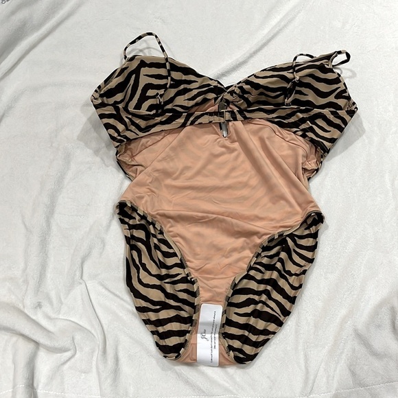 J. Crew Zebra Print Front Twist One Piece Swimsuit Plus Size 24 NWT - Picture 12 of 12